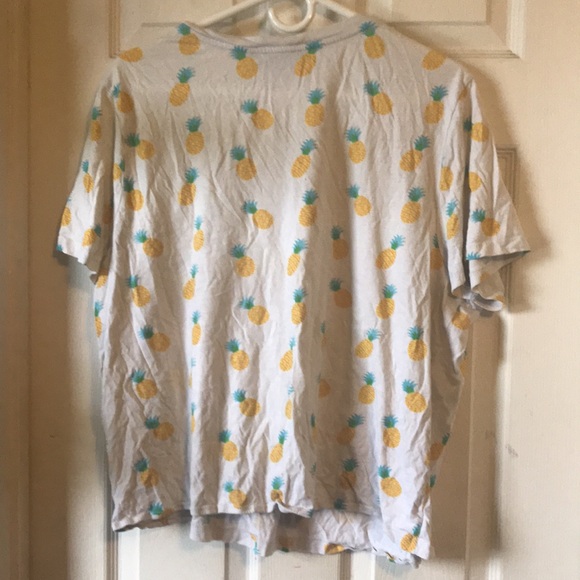 A pineapple print t-shirt - Picture 2 of 3